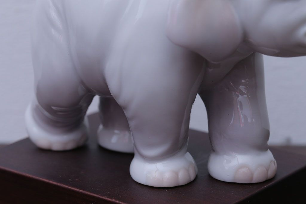 アンティーク雑貨 美品・リヤドロ(LLADRO)象の置物(幸運のゾウ アンティーク雑貨 美品・リヤドロ(LLADRO)象の置物(幸運のゾウ