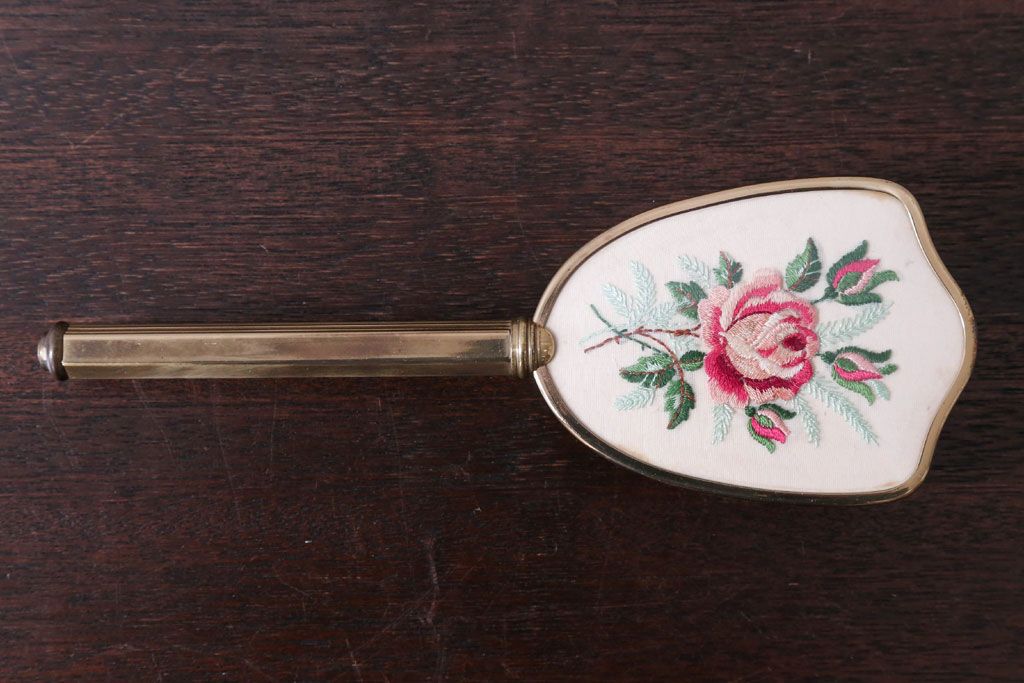 アンティーク雑貨　イギリスアンティーク　バラの刺繍のブラシ