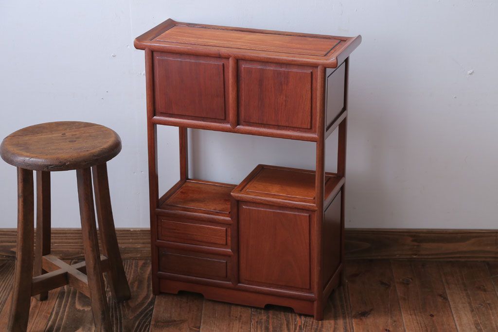 中古　民芸家具　小ぶりな唐木の飾り棚(茶棚)