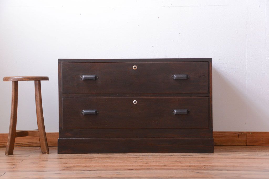 アンティーク家具　アンティーク　前面栗材の古いローチェスト(ローボード)