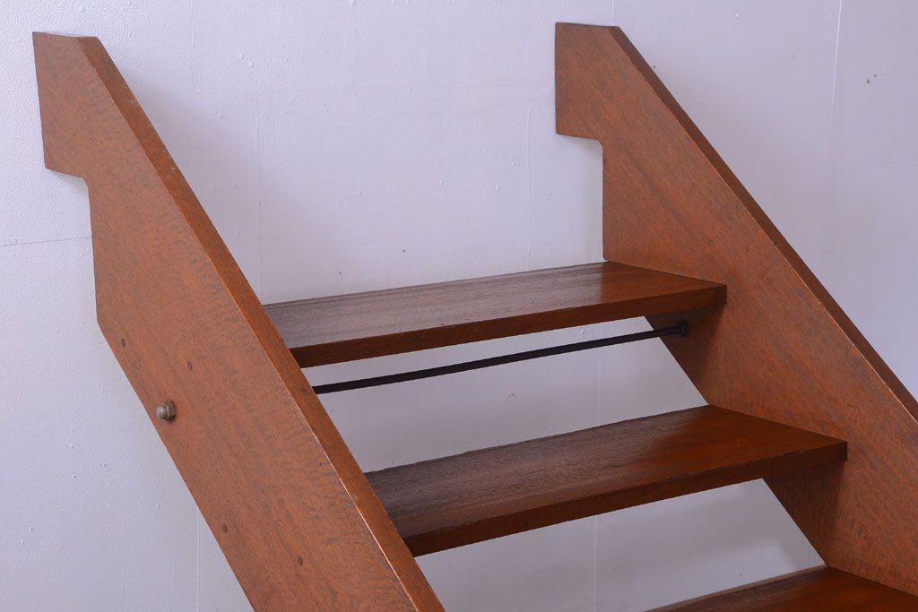 アンティーク雑貨　ビンテージ　古い学校使われていた昭和レトロな木製階段