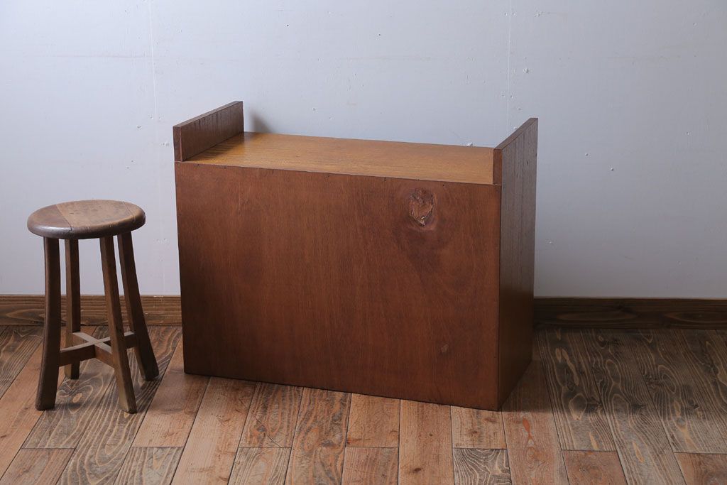 アンティーク家具　アンティーク　オープンラックの小さな収納棚(テレビ台)