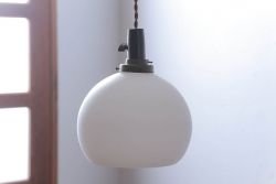 昭和レトロ　シンプルでかわいい丸いフォルムの吊り下げ照明(2)