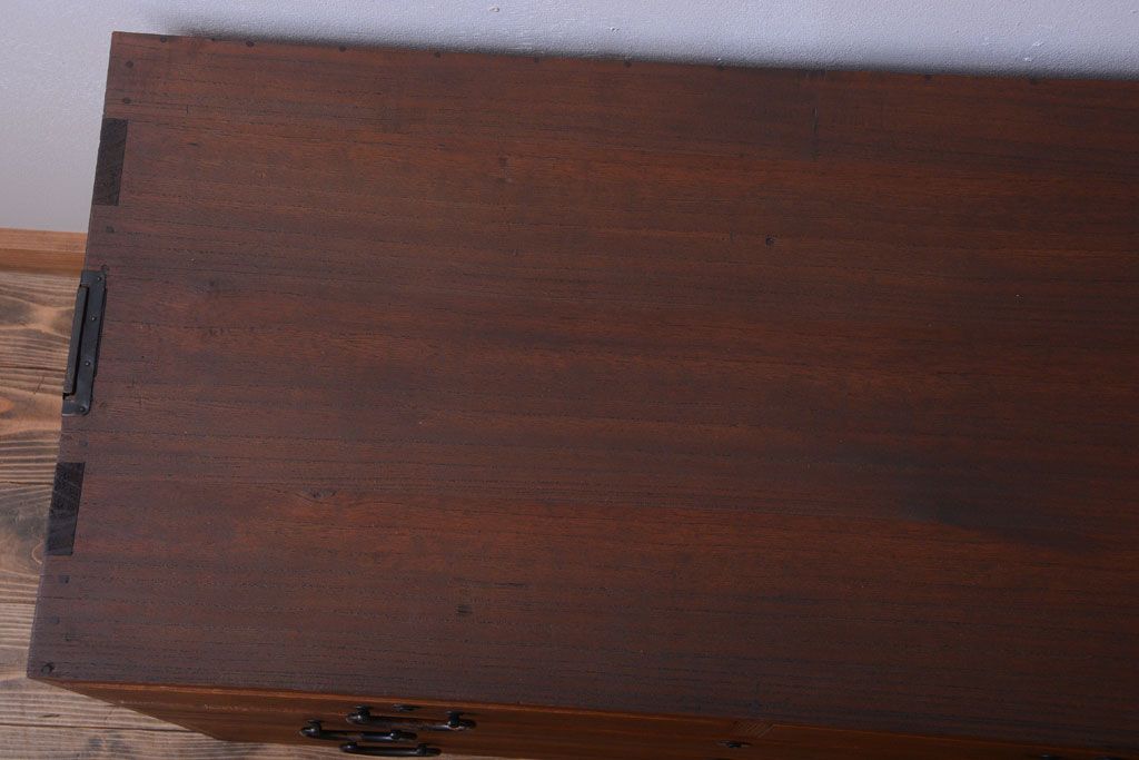 アンティーク家具　古民具・骨董　古い桐材の小さなアンティーク衣装箪笥(桐箪笥、桐たんす)