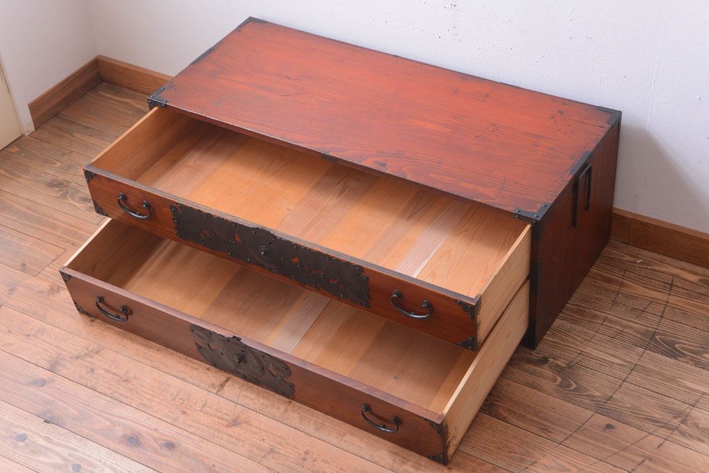 アンティーク家具　古民具・骨董　大きな金具の時代箪笥ローボード(ローチェスト)