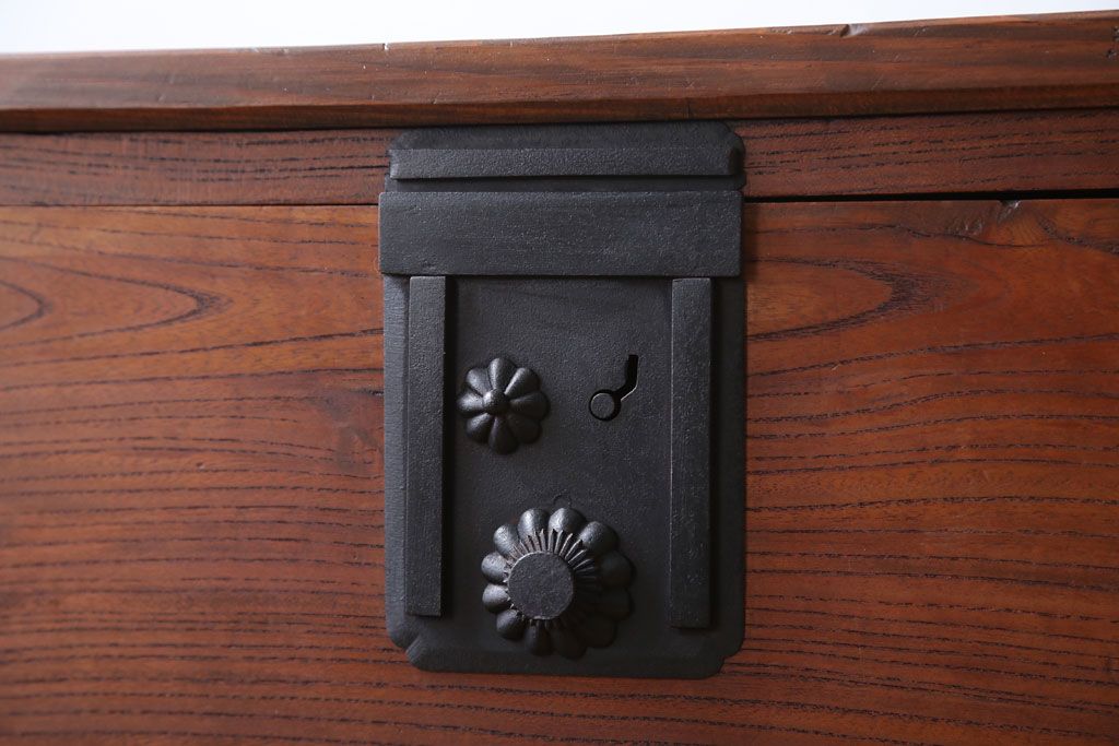 アンティーク家具　古民具・骨董　シンプルで上品な時代箪笥ローボード(ローチェスト)