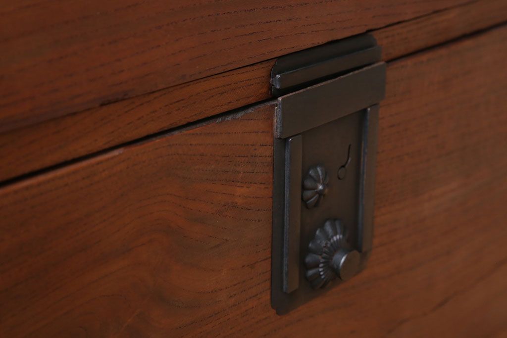 アンティーク家具　古民具・骨董　シンプルで上品な時代箪笥ローボード(ローチェスト)
