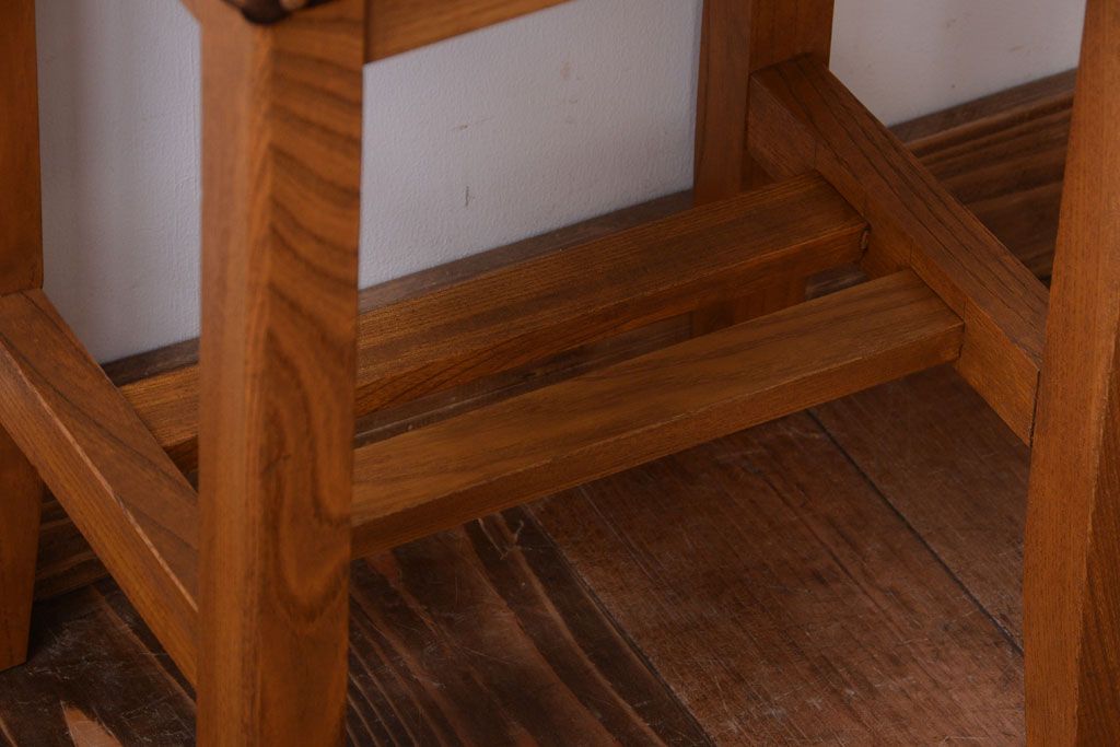 レトロ家具　和製アンティーク　古い欅材のレトロなクッション座面角スツール