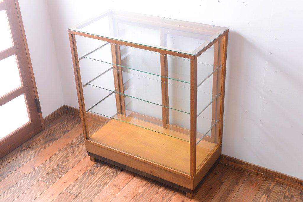 レトロ家具　昭和レトロ　古いナラ材の縦型アンティークガラスケース(2)
