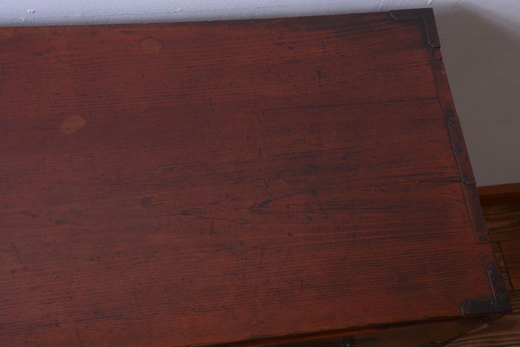 アンティーク家具　古民具・骨董　前面栗材!花菱紋金具の一本物アンティーク最上箪笥(衣装箪笥)