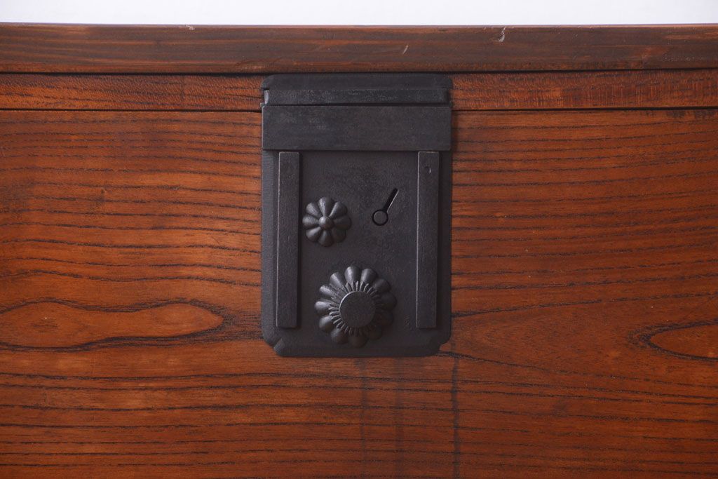 アンティーク家具　古民具・骨董　重厚な鉄脚付き!シンプルで上品な時代箪笥ローボード(ローチェスト)