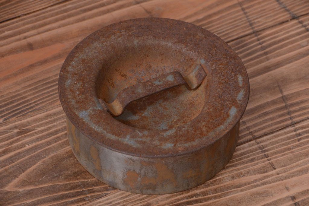 アンティーク雑貨　昭和レトロ 古いアイアンのミルク缶(牛乳缶)