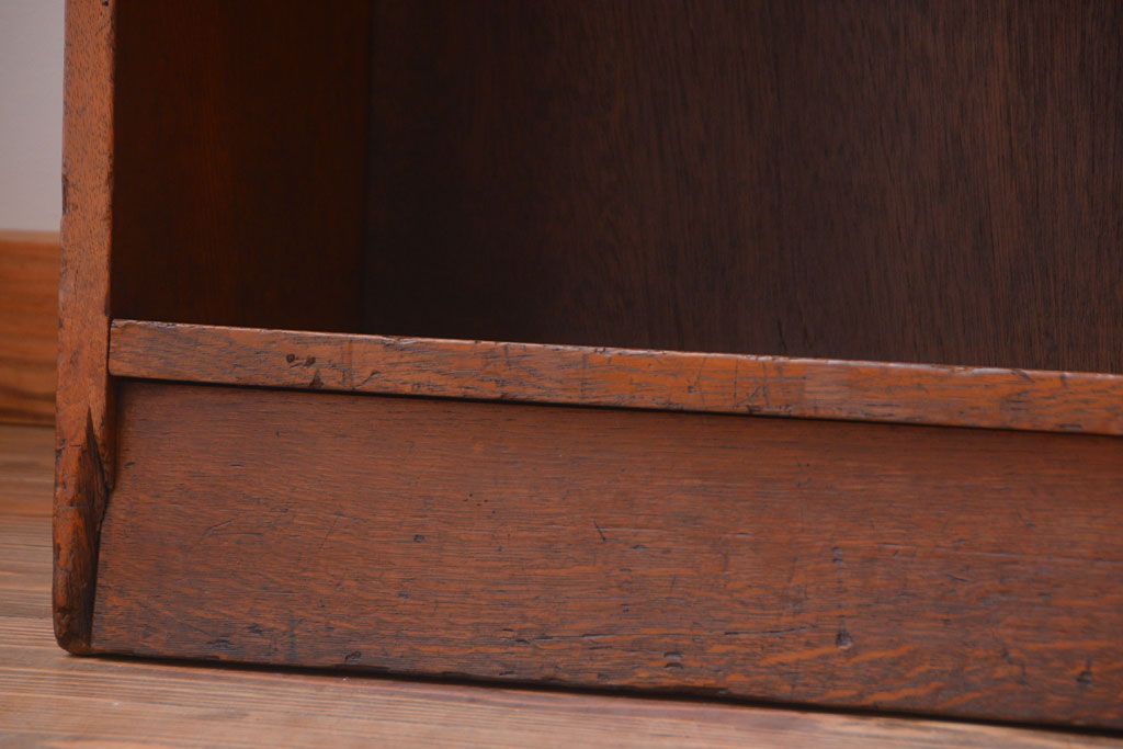 アンティーク家具　和製アンティーク　古いナラ材製の斜め型マス目本棚