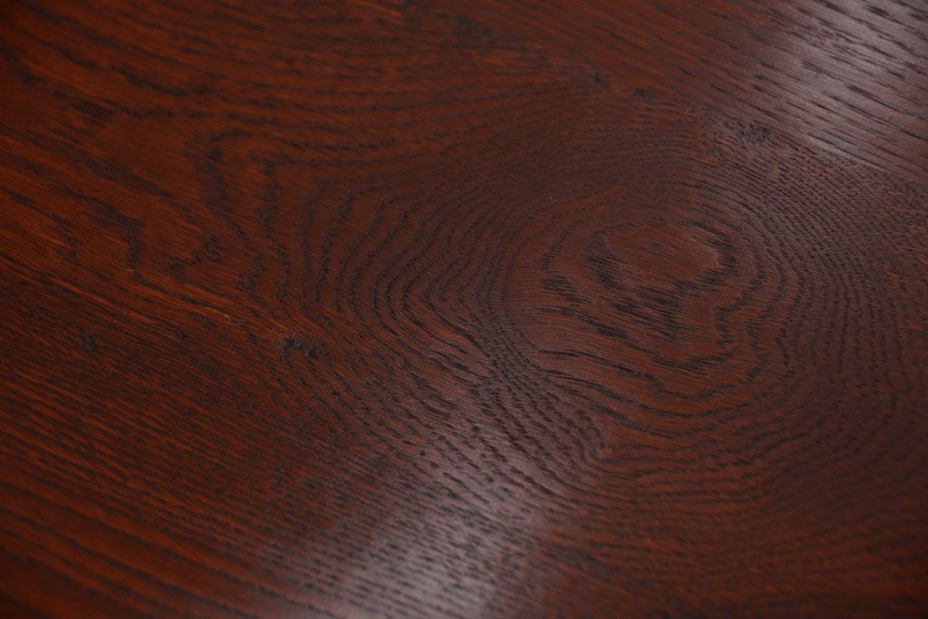 アンティーク家具　天板無垢材の上品なラウンドテーブル(カフェテーブル)