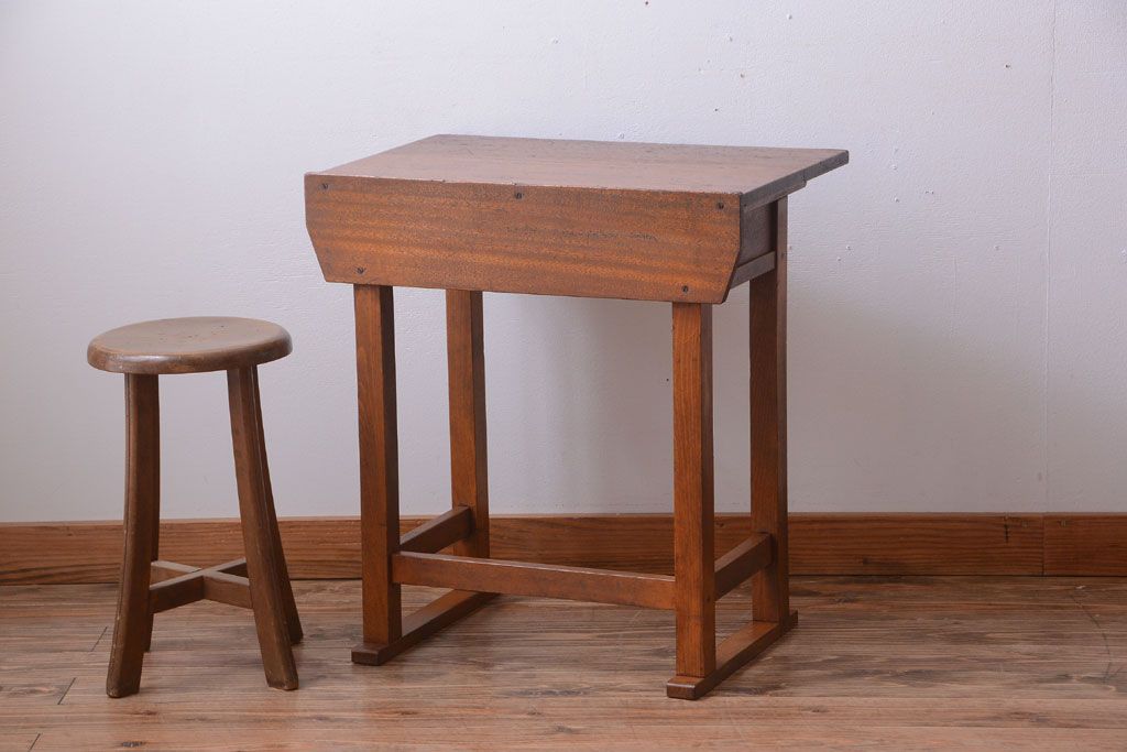 アンティーク家具　アンティーク 古い木製の可愛いサイドテーブル(平机)(2)