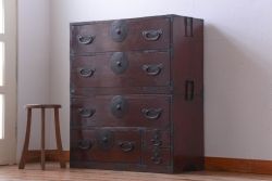アンティーク家具　古民具・骨董　花柄丸金具の重ね箪笥