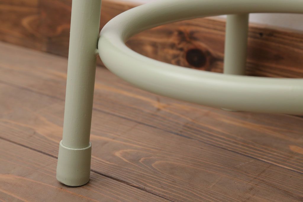 ヴィンテージ家具　ビンテージ　アイスグリーンペイント鉄脚のかわいい丸スツール(2)