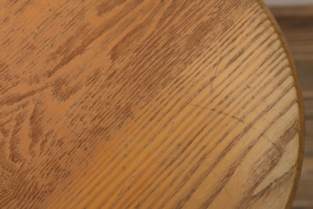 ヴィンテージ家具　ビンテージ　アイボリーペイント鉄脚の丸スツール2脚セット(2)