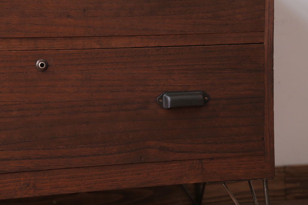 アンティーク家具　和製アンティーク　桐材製!鉄脚付き衣装箪笥ローボード(2)