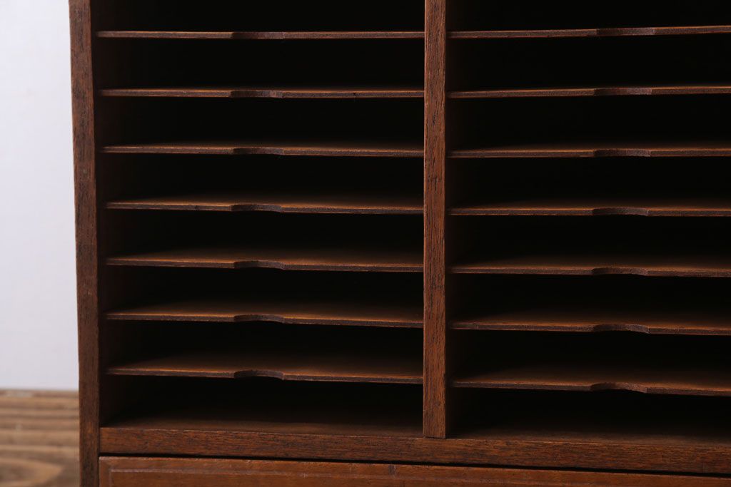 レトロ家具　昭和レトロ　古い木の小ぶりなアンティーク書類ケース(カルテケース)