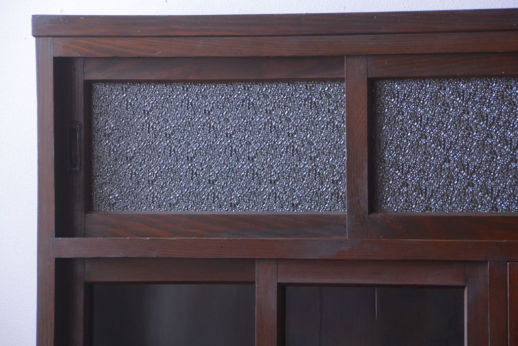 レトロ家具　昭和レトロ　ダイヤガラスがかわいい和製アンティーク食器棚(カップボード)