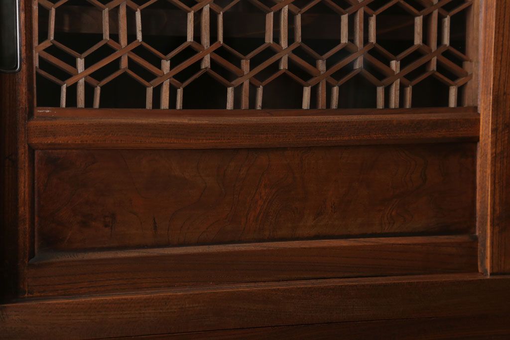 アンティーク家具　古民具・骨董　組子がモダンな前面欅材のアンティーク重ね水屋箪笥