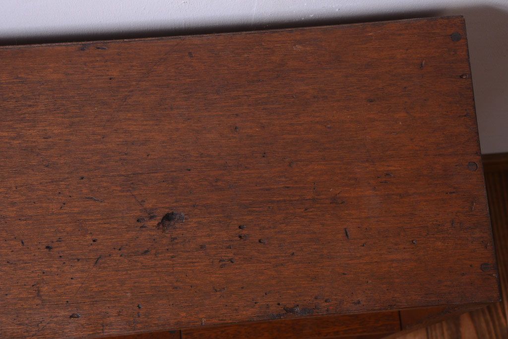 レトロ家具　昭和レトロ　ネームプレート付き!古い木の脚付きマス目戸棚(収納棚)