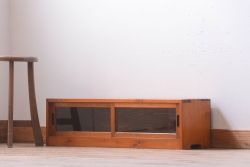 アンティーク家具　アンティーク　小ぶりでシンプルなローボード(テレビボード)(3)