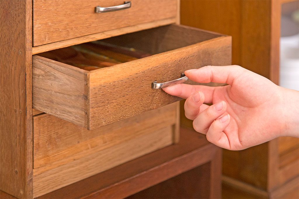レトロ家具　昭和レトロ　古いナラ材のアンティーク小引き出し