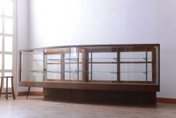 アンティーク家具　和製アンティーク　特大サイズ!モールガラス入りの珍しい曲げガラスショーケース