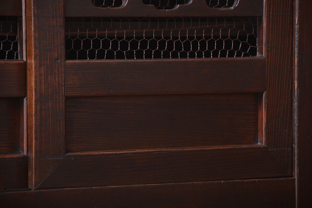 アンティーク家具　古民具・骨董　重厚な鉄脚がモダンな小さなアンティーク水屋箪笥