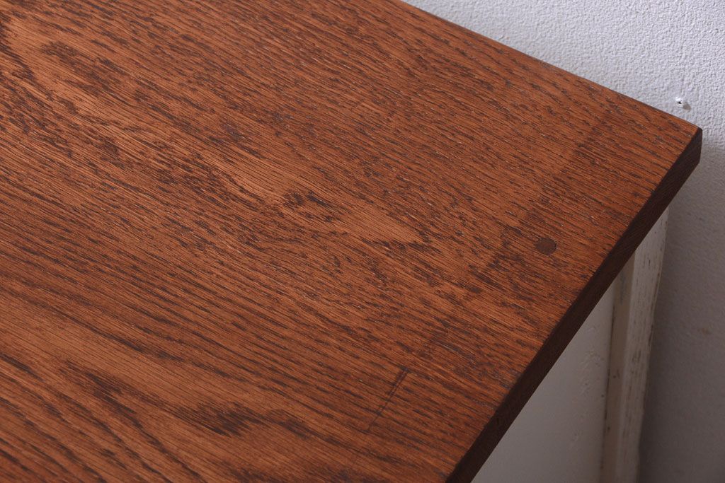 アンティーク家具　アンティークペイント　ネームプレート付きモールガラス戸棚