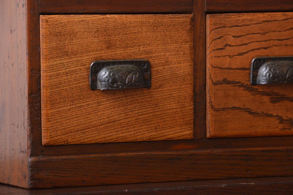 アンティーク家具　アンティーク　古い木製の小さな4杯小引き出し