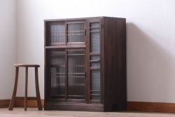 レトロ家具　和製アンティーク　3種のレトロガラス入り!古い木製の引き戸収納棚(下駄箱)
