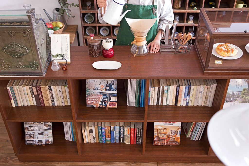 レトロ家具　昭和レトロ　大きな横型アンティークマス目棚(収納棚、飾り棚)