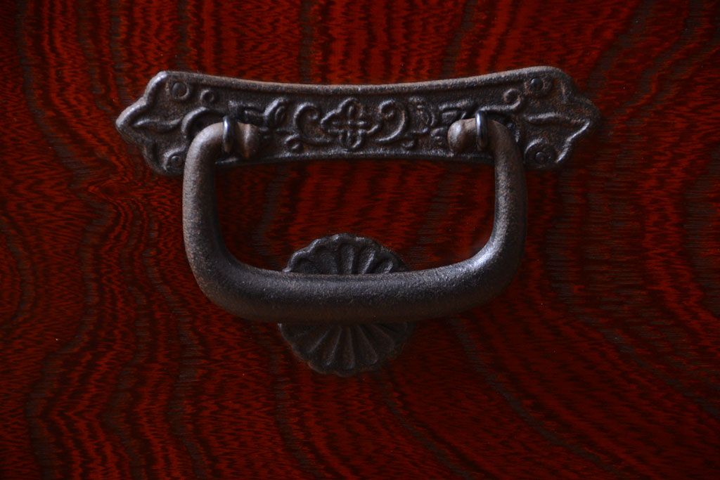 中古　民芸家具　厚い金具の上品な高級和箪笥ワードローブ