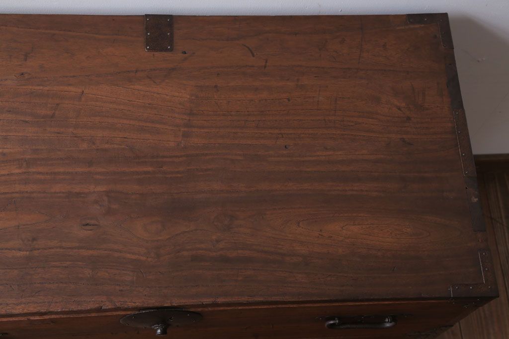 アンティーク家具　和製アンティーク　鉄脚付き!シンプルな丸金具の時代箪笥ローボード(1)