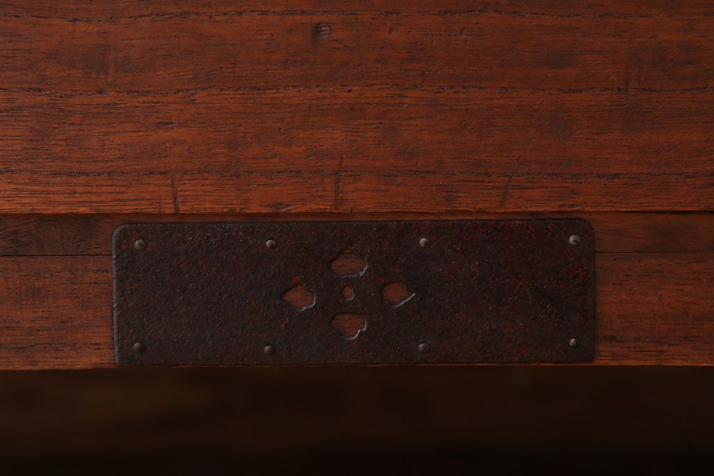 アンティーク家具　和製アンティーク　鉄脚付き!シンプルな丸金具の時代箪笥ローボード(1)