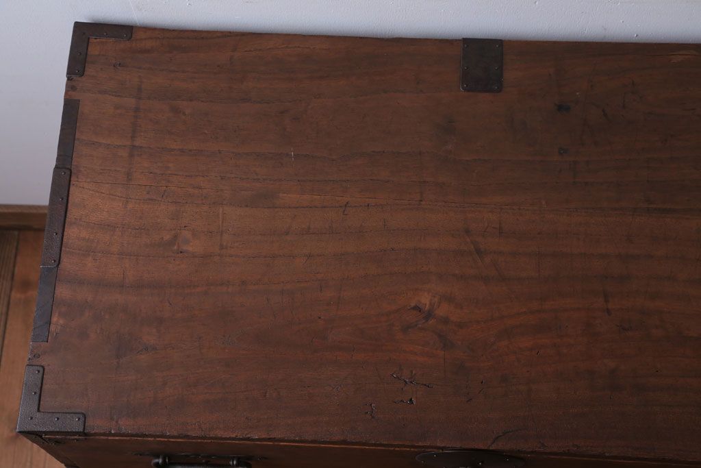 アンティーク家具　和製アンティーク　鉄脚付き!シンプルな丸金具の時代箪笥ローボード(2)