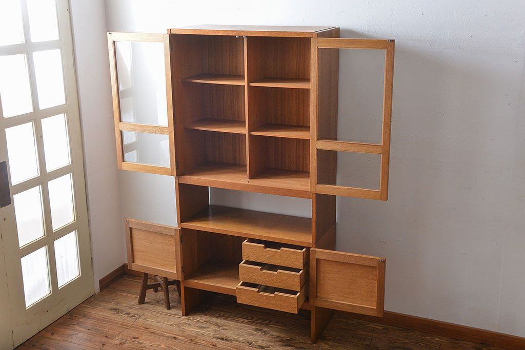 ヴィンテージ家具　1960年代　ビンテージ品　北欧風デザインのカップボード(食器棚)