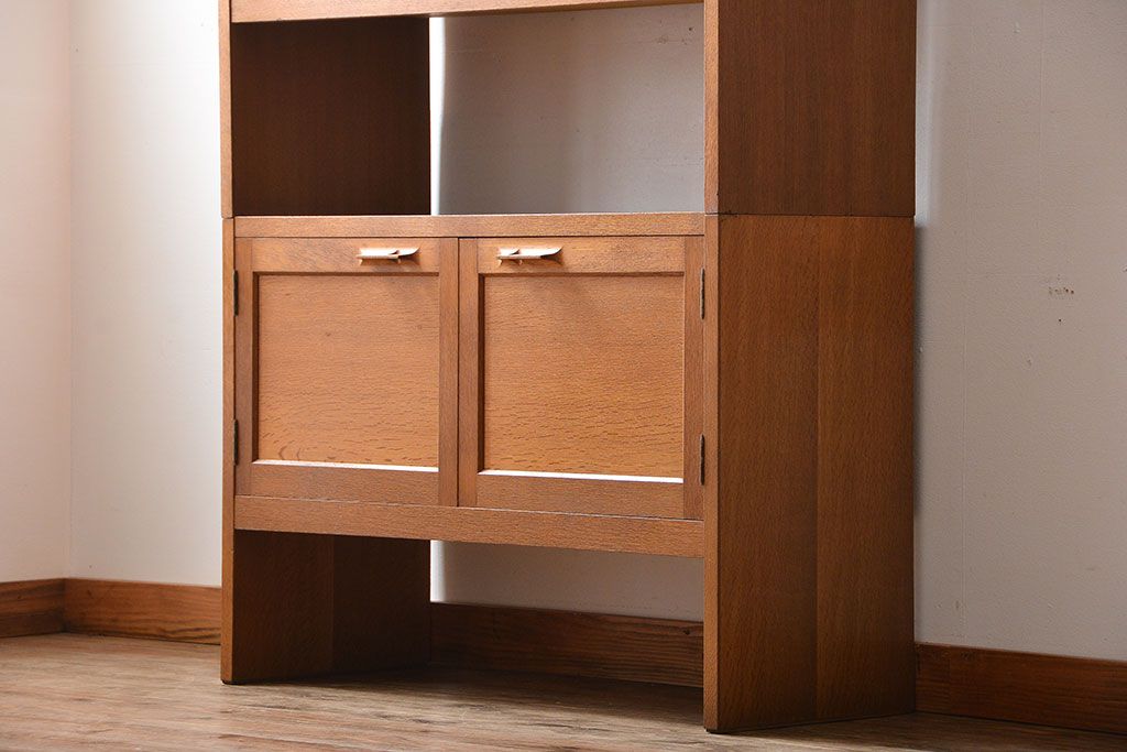 ヴィンテージ家具　1960年代　ビンテージ品　北欧風デザインのカップボード(食器棚)