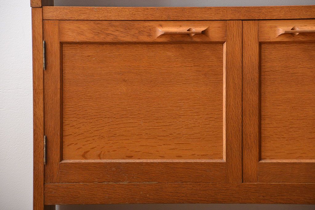ヴィンテージ家具　1960年代　ビンテージ品　北欧風デザインのカップボード(食器棚)