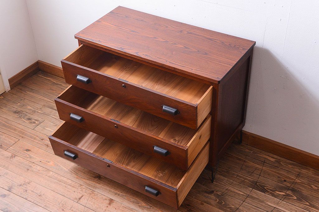 レトロ家具　昭和レトロ　鉄脚付き!アンティークローチェスト(衣装箪笥)