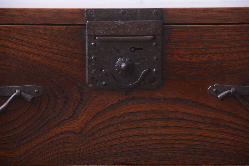 アンティーク家具　古民具・骨董　隠し付き!小振りで上質な三方欅材のアンティーク小箪笥