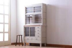 アンティーク家具　アンティークペイント　作業台付き!おしゃれな脚付き食器棚