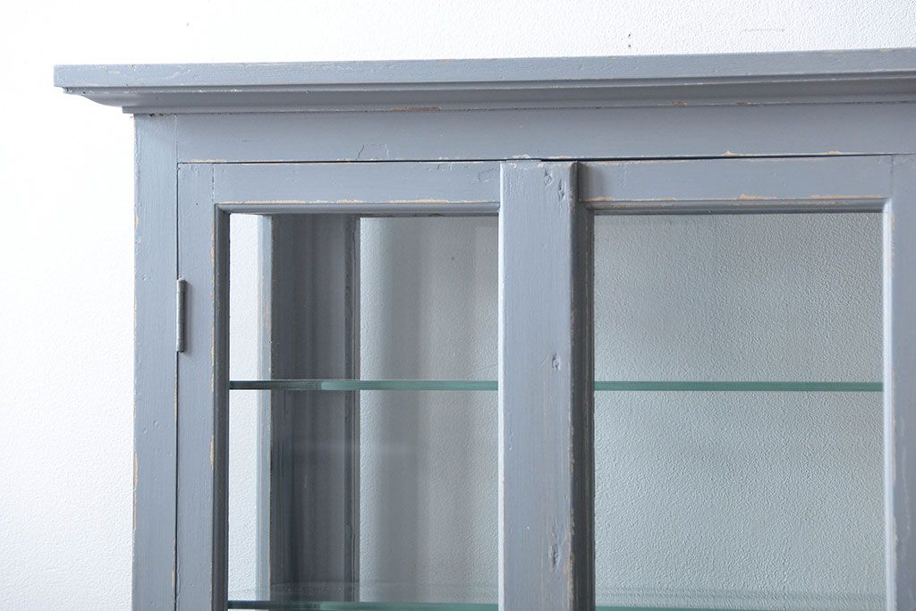 アンティーク家具　アンティークペイント　かわいいケビントガラスケース(ショーケース、収納棚)
