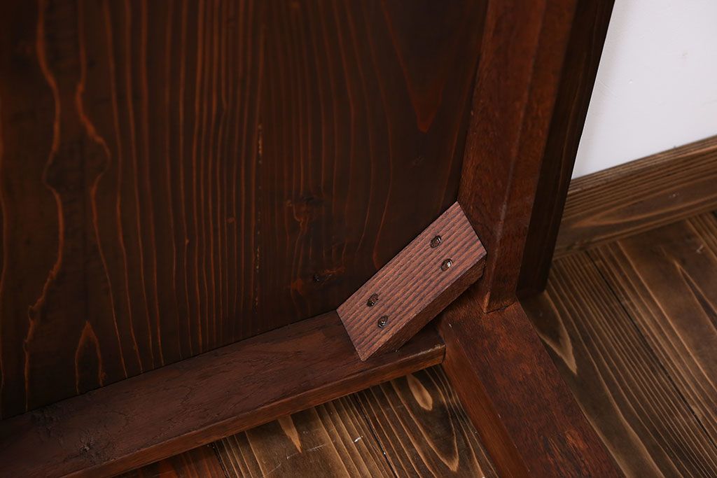 アンティーク家具　古い松材天板のシンプルなダイニングテーブル