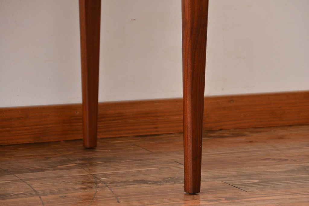 ヴィンテージ家具　【北欧ビンテージ・ダイニングテーブル】　ローズウッド材!シンプルでおしゃれな高級ダイニングテーブル