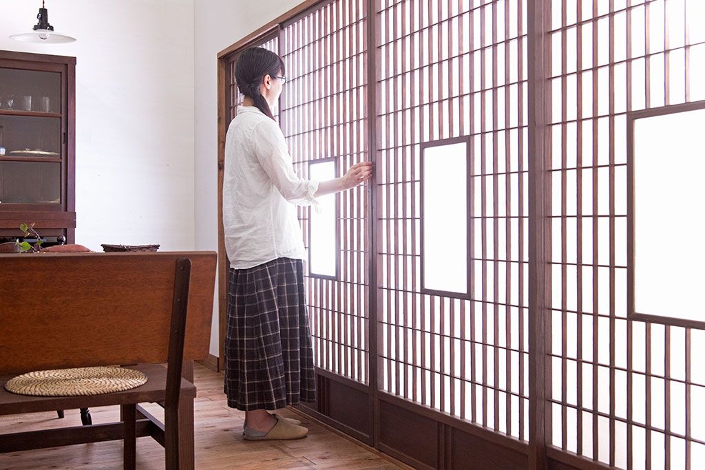 古民具・骨董　古い木のアンティーク縦額障子戸(2)