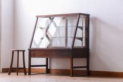 レトロ家具　和製アンティーク　古い木のレトロな台形型ガラスケース
